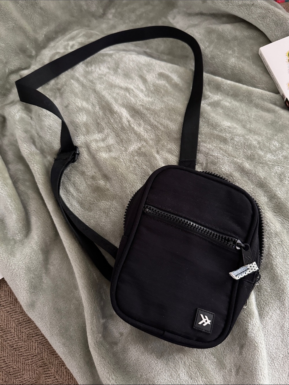 Thread crossbody black bag